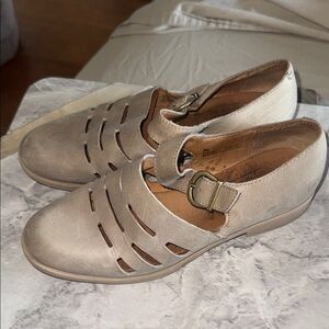 Women's Beige Mary Jane Shoes